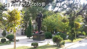 [P18] Monumentul soţilor Doina şi Ion Aldea-Teodorovici din oraşul Chişinău, Republica Moldova.  » foto by traian.leuca †
 - 
<span class="allrVoted glyphicon glyphicon-heart hidden" id="av793022"></span>
<a class="m-l-10 hidden" id="sv793022" onclick="voting_Foto_DelVot(,793022,5834)" role="button">șterge vot <span class="glyphicon glyphicon-remove"></span></a>
<a id="v9793022" class=" c-red"  onclick="voting_Foto_SetVot(793022)" role="button"><span class="glyphicon glyphicon-heart-empty"></span> <b>LIKE</b> = Votează poza</a> <img class="hidden"  id="f793022W9" src="/imagini/loader.gif" border="0" /><span class="AjErrMes hidden" id="e793022ErM"></span>