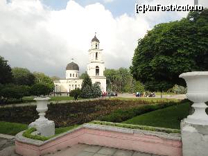 [P10] Vedere din Parcul Catedralei din Chișinău, în care puteți vizita Catedrala Mitropolitană Nașterea Domnului » foto by izabiza
 - 
<span class="allrVoted glyphicon glyphicon-heart hidden" id="av647056"></span>
<a class="m-l-10 hidden" id="sv647056" onclick="voting_Foto_DelVot(,647056,5834)" role="button">șterge vot <span class="glyphicon glyphicon-remove"></span></a>
<a id="v9647056" class=" c-red"  onclick="voting_Foto_SetVot(647056)" role="button"><span class="glyphicon glyphicon-heart-empty"></span> <b>LIKE</b> = Votează poza</a> <img class="hidden"  id="f647056W9" src="/imagini/loader.gif" border="0" /><span class="AjErrMes hidden" id="e647056ErM"></span>