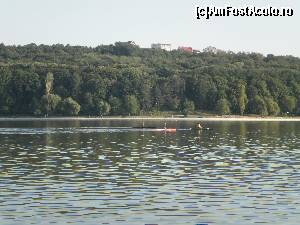 [P07] Cu caiacul pe Lacul Valea Morilor - Chișinău. » foto by izabiza
 - 
<span class="allrVoted glyphicon glyphicon-heart hidden" id="av647051"></span>
<a class="m-l-10 hidden" id="sv647051" onclick="voting_Foto_DelVot(,647051,5834)" role="button">șterge vot <span class="glyphicon glyphicon-remove"></span></a>
<a id="v9647051" class=" c-red"  onclick="voting_Foto_SetVot(647051)" role="button"><span class="glyphicon glyphicon-heart-empty"></span> <b>LIKE</b> = Votează poza</a> <img class="hidden"  id="f647051W9" src="/imagini/loader.gif" border="0" /><span class="AjErrMes hidden" id="e647051ErM"></span>