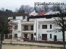 [P04] Geoagiu Bai - Vila Decebal » foto by presario
 - 
<span class="allrVoted glyphicon glyphicon-heart hidden" id="av77544"></span>
<a class="m-l-10 hidden" id="sv77544" onclick="voting_Foto_DelVot(,77544,5840)" role="button">șterge vot <span class="glyphicon glyphicon-remove"></span></a>
<a id="v977544" class=" c-red"  onclick="voting_Foto_SetVot(77544)" role="button"><span class="glyphicon glyphicon-heart-empty"></span> <b>LIKE</b> = Votează poza</a> <img class="hidden"  id="f77544W9" src="/imagini/loader.gif" border="0" /><span class="AjErrMes hidden" id="e77544ErM"></span>