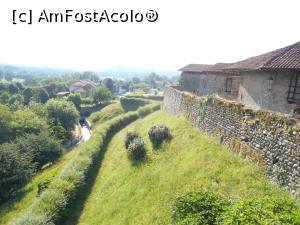 [P19] Ricetto di Candelo - Castelul din Candelo - valea ce inconjoara castelul. Acum pe acolo trece un drum ce face parte din ' traseul alpin' pentru iubitorii de drumetii si pentru ciclisti.  » foto by Diaura*
 - 
<span class="allrVoted glyphicon glyphicon-heart hidden" id="av1057540"></span>
<a class="m-l-10 hidden" id="sv1057540" onclick="voting_Foto_DelVot(,1057540,5852)" role="button">șterge vot <span class="glyphicon glyphicon-remove"></span></a>
<a id="v91057540" class=" c-red"  onclick="voting_Foto_SetVot(1057540)" role="button"><span class="glyphicon glyphicon-heart-empty"></span> <b>LIKE</b> = Votează poza</a> <img class="hidden"  id="f1057540W9" src="/imagini/loader.gif" border="0" /><span class="AjErrMes hidden" id="e1057540ErM"></span>