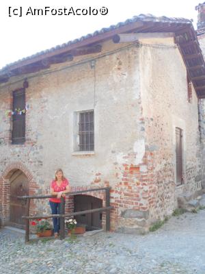 [P22] Ricetto di Candelo - Castelul din Candelo - in spatele meu este una din cramele castelului.  » foto by Diaura*
 - 
<span class="allrVoted glyphicon glyphicon-heart hidden" id="av1057543"></span>
<a class="m-l-10 hidden" id="sv1057543" onclick="voting_Foto_DelVot(,1057543,5852)" role="button">șterge vot <span class="glyphicon glyphicon-remove"></span></a>
<a id="v91057543" class=" c-red"  onclick="voting_Foto_SetVot(1057543)" role="button"><span class="glyphicon glyphicon-heart-empty"></span> <b>LIKE</b> = Votează poza</a> <img class="hidden"  id="f1057543W9" src="/imagini/loader.gif" border="0" /><span class="AjErrMes hidden" id="e1057543ErM"></span>