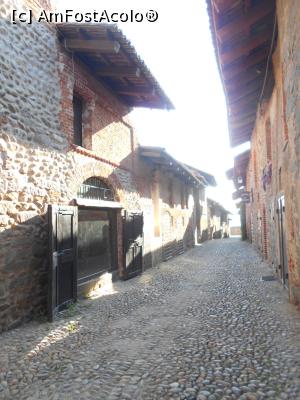 [P07] Ricetto di Candelo - Castelul din Candelo - de remarcat cum sunt pavate strazile, cu pietre din raul din apropiere.  » foto by Diaura*
 - 
<span class="allrVoted glyphicon glyphicon-heart hidden" id="av1057528"></span>
<a class="m-l-10 hidden" id="sv1057528" onclick="voting_Foto_DelVot(,1057528,5852)" role="button">șterge vot <span class="glyphicon glyphicon-remove"></span></a>
<a id="v91057528" class=" c-red"  onclick="voting_Foto_SetVot(1057528)" role="button"><span class="glyphicon glyphicon-heart-empty"></span> <b>LIKE</b> = Votează poza</a> <img class="hidden"  id="f1057528W9" src="/imagini/loader.gif" border="0" /><span class="AjErrMes hidden" id="e1057528ErM"></span>