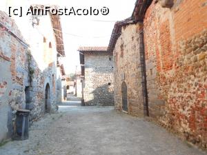 [P09] Ricetto di Candelo - Castelul din Candelo - cu siguranta ca atunci cand erau locuite, casele erau tencuite.  » foto by Diaura*
 - 
<span class="allrVoted glyphicon glyphicon-heart hidden" id="av1057530"></span>
<a class="m-l-10 hidden" id="sv1057530" onclick="voting_Foto_DelVot(,1057530,5852)" role="button">șterge vot <span class="glyphicon glyphicon-remove"></span></a>
<a id="v91057530" class=" c-red"  onclick="voting_Foto_SetVot(1057530)" role="button"><span class="glyphicon glyphicon-heart-empty"></span> <b>LIKE</b> = Votează poza</a> <img class="hidden"  id="f1057530W9" src="/imagini/loader.gif" border="0" /><span class="AjErrMes hidden" id="e1057530ErM"></span>