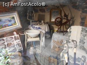[P13] Magazin cu suveniruri pe Insula San Giulio pe Lacul Orta.  » foto by Diaura*
 - 
<span class="allrVoted glyphicon glyphicon-heart hidden" id="av1057649"></span>
<a class="m-l-10 hidden" id="sv1057649" onclick="voting_Foto_DelVot(,1057649,5852)" role="button">șterge vot <span class="glyphicon glyphicon-remove"></span></a>
<a id="v91057649" class=" c-red"  onclick="voting_Foto_SetVot(1057649)" role="button"><span class="glyphicon glyphicon-heart-empty"></span> <b>LIKE</b> = Votează poza</a> <img class="hidden"  id="f1057649W9" src="/imagini/loader.gif" border="0" /><span class="AjErrMes hidden" id="e1057649ErM"></span>
