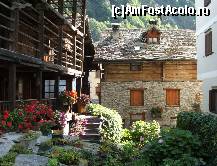 [P14] Alagna : o altă construcţie în stil tradiţional walser : ziduri de piatră, acoperiş de piatră, grădină pe lespezi de piatră » foto by mariana.olaru
 - 
<span class="allrVoted glyphicon glyphicon-heart hidden" id="av78048"></span>
<a class="m-l-10 hidden" id="sv78048" onclick="voting_Foto_DelVot(,78048,5852)" role="button">șterge vot <span class="glyphicon glyphicon-remove"></span></a>
<a id="v978048" class=" c-red"  onclick="voting_Foto_SetVot(78048)" role="button"><span class="glyphicon glyphicon-heart-empty"></span> <b>LIKE</b> = Votează poza</a> <img class="hidden"  id="f78048W9" src="/imagini/loader.gif" border="0" /><span class="AjErrMes hidden" id="e78048ErM"></span>