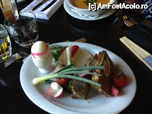 [P10] platou rece. plating neatins, singura modificare e oul curatat de coaja.  » foto by dandana
 - 
<span class="allrVoted glyphicon glyphicon-heart hidden" id="av416902"></span>
<a class="m-l-10 hidden" id="sv416902" onclick="voting_Foto_DelVot(,416902,5855)" role="button">șterge vot <span class="glyphicon glyphicon-remove"></span></a>
<a id="v9416902" class=" c-red"  onclick="voting_Foto_SetVot(416902)" role="button"><span class="glyphicon glyphicon-heart-empty"></span> <b>LIKE</b> = Votează poza</a> <img class="hidden"  id="f416902W9" src="/imagini/loader.gif" border="0" /><span class="AjErrMes hidden" id="e416902ErM"></span>