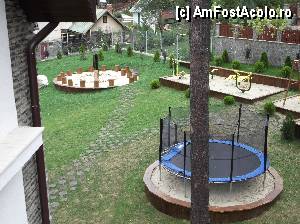[P04] Parcul, in stanga sus se vede locul pentru focul de tabara, langa aparatele de fitness iar in fata trambulina pentru copii... topoganele sunt mai in dreapta, dar nu se va in poza.  » foto by Elsa76
 - 
<span class="allrVoted glyphicon glyphicon-heart hidden" id="av360768"></span>
<a class="m-l-10 hidden" id="sv360768" onclick="voting_Foto_DelVot(,360768,5861)" role="button">șterge vot <span class="glyphicon glyphicon-remove"></span></a>
<a id="v9360768" class=" c-red"  onclick="voting_Foto_SetVot(360768)" role="button"><span class="glyphicon glyphicon-heart-empty"></span> <b>LIKE</b> = Votează poza</a> <img class="hidden"  id="f360768W9" src="/imagini/loader.gif" border="0" /><span class="AjErrMes hidden" id="e360768ErM"></span>