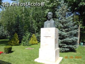 [P28] Vaslui - Parcul Copou, bustul lui Mihail Kogălniceanu.  » foto by iulianic
 - 
<span class="allrVoted glyphicon glyphicon-heart hidden" id="av749559"></span>
<a class="m-l-10 hidden" id="sv749559" onclick="voting_Foto_DelVot(,749559,5873)" role="button">șterge vot <span class="glyphicon glyphicon-remove"></span></a>
<a id="v9749559" class=" c-red"  onclick="voting_Foto_SetVot(749559)" role="button"><span class="glyphicon glyphicon-heart-empty"></span> <b>LIKE</b> = Votează poza</a> <img class="hidden"  id="f749559W9" src="/imagini/loader.gif" border="0" /><span class="AjErrMes hidden" id="e749559ErM"></span>