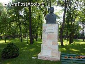 [P32] Vaslui - Parcul Copou, bustul lui Ion Creangă.  » foto by iulianic
 - 
<span class="allrVoted glyphicon glyphicon-heart hidden" id="av749563"></span>
<a class="m-l-10 hidden" id="sv749563" onclick="voting_Foto_DelVot(,749563,5873)" role="button">șterge vot <span class="glyphicon glyphicon-remove"></span></a>
<a id="v9749563" class=" c-red"  onclick="voting_Foto_SetVot(749563)" role="button"><span class="glyphicon glyphicon-heart-empty"></span> <b>LIKE</b> = Votează poza</a> <img class="hidden"  id="f749563W9" src="/imagini/loader.gif" border="0" /><span class="AjErrMes hidden" id="e749563ErM"></span>