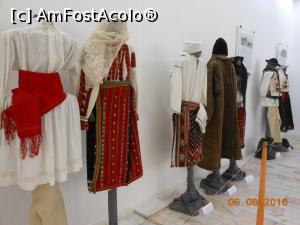 [P42] Vaslui - La Muzeul Județean, expoziția temporară 'Costume populare specifice zonelor etnografice românești'.  » foto by iulianic
 - 
<span class="allrVoted glyphicon glyphicon-heart hidden" id="av749573"></span>
<a class="m-l-10 hidden" id="sv749573" onclick="voting_Foto_DelVot(,749573,5873)" role="button">șterge vot <span class="glyphicon glyphicon-remove"></span></a>
<a id="v9749573" class=" c-red"  onclick="voting_Foto_SetVot(749573)" role="button"><span class="glyphicon glyphicon-heart-empty"></span> <b>LIKE</b> = Votează poza</a> <img class="hidden"  id="f749573W9" src="/imagini/loader.gif" border="0" /><span class="AjErrMes hidden" id="e749573ErM"></span>