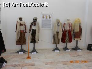 [P43] Vaslui - La Muzeul Județean, expoziția temporară 'Costume populare specifice zonelor etnografice românești'.  » foto by iulianic
 - 
<span class="allrVoted glyphicon glyphicon-heart hidden" id="av749574"></span>
<a class="m-l-10 hidden" id="sv749574" onclick="voting_Foto_DelVot(,749574,5873)" role="button">șterge vot <span class="glyphicon glyphicon-remove"></span></a>
<a id="v9749574" class=" c-red"  onclick="voting_Foto_SetVot(749574)" role="button"><span class="glyphicon glyphicon-heart-empty"></span> <b>LIKE</b> = Votează poza</a> <img class="hidden"  id="f749574W9" src="/imagini/loader.gif" border="0" /><span class="AjErrMes hidden" id="e749574ErM"></span>