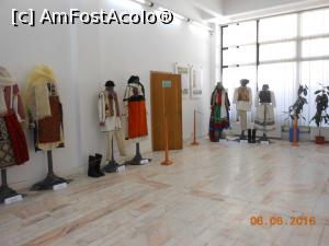[P44] Vaslui - La Muzeul Județean, expoziția temporară 'Costume populare specifice zonelor etnografice românești'.  » foto by iulianic
 - 
<span class="allrVoted glyphicon glyphicon-heart hidden" id="av749575"></span>
<a class="m-l-10 hidden" id="sv749575" onclick="voting_Foto_DelVot(,749575,5873)" role="button">șterge vot <span class="glyphicon glyphicon-remove"></span></a>
<a id="v9749575" class=" c-red"  onclick="voting_Foto_SetVot(749575)" role="button"><span class="glyphicon glyphicon-heart-empty"></span> <b>LIKE</b> = Votează poza</a> <img class="hidden"  id="f749575W9" src="/imagini/loader.gif" border="0" /><span class="AjErrMes hidden" id="e749575ErM"></span>