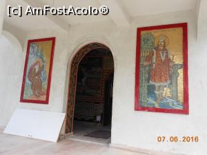 [P17] Movila lui Burcel - Biserica de zid. Lângă intrare, chipul lui Ștefan cel Mare.  » foto by iulianic
 - 
<span class="allrVoted glyphicon glyphicon-heart hidden" id="av750622"></span>
<a class="m-l-10 hidden" id="sv750622" onclick="voting_Foto_DelVot(,750622,5873)" role="button">șterge vot <span class="glyphicon glyphicon-remove"></span></a>
<a id="v9750622" class=" c-red"  onclick="voting_Foto_SetVot(750622)" role="button"><span class="glyphicon glyphicon-heart-empty"></span> <b>LIKE</b> = Votează poza</a> <img class="hidden"  id="f750622W9" src="/imagini/loader.gif" border="0" /><span class="AjErrMes hidden" id="e750622ErM"></span>