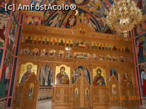 [P21] Movila lui Burcel - Biserica de zid. Catapeteasma.  » foto by iulianic
 - 
<span class="allrVoted glyphicon glyphicon-heart hidden" id="av750626"></span>
<a class="m-l-10 hidden" id="sv750626" onclick="voting_Foto_DelVot(,750626,5873)" role="button">șterge vot <span class="glyphicon glyphicon-remove"></span></a>
<a id="v9750626" class=" c-red"  onclick="voting_Foto_SetVot(750626)" role="button"><span class="glyphicon glyphicon-heart-empty"></span> <b>LIKE</b> = Votează poza</a> <img class="hidden"  id="f750626W9" src="/imagini/loader.gif" border="0" /><span class="AjErrMes hidden" id="e750626ErM"></span>