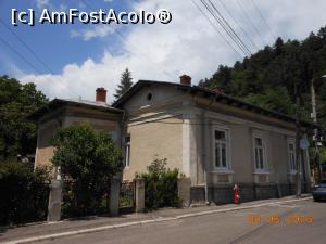[P32] Piatra Neamț - Casa în care și-a trăit Elena Cuza ultimii ani de viață. Fațada dinspre strada care-i poartă numele.  » foto by iulianic
 - 
<span class="allrVoted glyphicon glyphicon-heart hidden" id="av751522"></span>
<a class="m-l-10 hidden" id="sv751522" onclick="voting_Foto_DelVot(,751522,5873)" role="button">șterge vot <span class="glyphicon glyphicon-remove"></span></a>
<a id="v9751522" class=" c-red"  onclick="voting_Foto_SetVot(751522)" role="button"><span class="glyphicon glyphicon-heart-empty"></span> <b>LIKE</b> = Votează poza</a> <img class="hidden"  id="f751522W9" src="/imagini/loader.gif" border="0" /><span class="AjErrMes hidden" id="e751522ErM"></span>