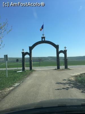 [P01] Poarta de intrare din DN24 Iași-Valsui » foto by Yersinia Pestis
 - 
<span class="allrVoted glyphicon glyphicon-heart hidden" id="av962525"></span>
<a class="m-l-10 hidden" id="sv962525" onclick="voting_Foto_DelVot(,962525,5873)" role="button">șterge vot <span class="glyphicon glyphicon-remove"></span></a>
<a id="v9962525" class=" c-red"  onclick="voting_Foto_SetVot(962525)" role="button"><span class="glyphicon glyphicon-heart-empty"></span> <b>LIKE</b> = Votează poza</a> <img class="hidden"  id="f962525W9" src="/imagini/loader.gif" border="0" /><span class="AjErrMes hidden" id="e962525ErM"></span>