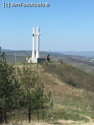 [P07] Așa se vede monumentul din curtea mănăstorii » foto by Yersinia Pestis
 - 
<span class="allrVoted glyphicon glyphicon-heart hidden" id="av962534"></span>
<a class="m-l-10 hidden" id="sv962534" onclick="voting_Foto_DelVot(,962534,5873)" role="button">șterge vot <span class="glyphicon glyphicon-remove"></span></a>
<a id="v9962534" class=" c-red"  onclick="voting_Foto_SetVot(962534)" role="button"><span class="glyphicon glyphicon-heart-empty"></span> <b>LIKE</b> = Votează poza</a> <img class="hidden"  id="f962534W9" src="/imagini/loader.gif" border="0" /><span class="AjErrMes hidden" id="e962534ErM"></span>
