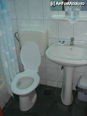 [P14] Aspect din interiorul băii » foto by Claudiu U.
 - 
<span class="allrVoted glyphicon glyphicon-heart hidden" id="av487590"></span>
<a class="m-l-10 hidden" id="sv487590" onclick="voting_Foto_DelVot(,487590,5878)" role="button">șterge vot <span class="glyphicon glyphicon-remove"></span></a>
<a id="v9487590" class=" c-red"  onclick="voting_Foto_SetVot(487590)" role="button"><span class="glyphicon glyphicon-heart-empty"></span> <b>LIKE</b> = Votează poza</a> <img class="hidden"  id="f487590W9" src="/imagini/loader.gif" border="0" /><span class="AjErrMes hidden" id="e487590ErM"></span>