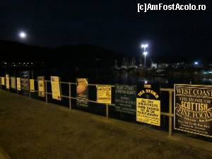 [P11] Ullapool - promenada pliină cu pancarte comerciale legate de papa, băutură, ceai și alte localuri interesante din oraș.  » foto by ariciu*
 - 
<span class="allrVoted glyphicon glyphicon-heart hidden" id="av574216"></span>
<a class="m-l-10 hidden" id="sv574216" onclick="voting_Foto_DelVot(,574216,5887)" role="button">șterge vot <span class="glyphicon glyphicon-remove"></span></a>
<a id="v9574216" class=" c-red"  onclick="voting_Foto_SetVot(574216)" role="button"><span class="glyphicon glyphicon-heart-empty"></span> <b>LIKE</b> = Votează poza</a> <img class="hidden"  id="f574216W9" src="/imagini/loader.gif" border="0" /><span class="AjErrMes hidden" id="e574216ErM"></span>