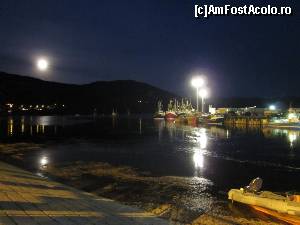 [P12] Ullapool - vedere cu portul la lumina reflectoarelor, aveam o lună superbă în stânga, maaare cât tot Highland-ul :)  » foto by ariciu*
 - 
<span class="allrVoted glyphicon glyphicon-heart hidden" id="av574217"></span>
<a class="m-l-10 hidden" id="sv574217" onclick="voting_Foto_DelVot(,574217,5887)" role="button">șterge vot <span class="glyphicon glyphicon-remove"></span></a>
<a id="v9574217" class=" c-red"  onclick="voting_Foto_SetVot(574217)" role="button"><span class="glyphicon glyphicon-heart-empty"></span> <b>LIKE</b> = Votează poza</a> <img class="hidden"  id="f574217W9" src="/imagini/loader.gif" border="0" /><span class="AjErrMes hidden" id="e574217ErM"></span>