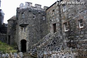 [P32] Eilean Donan Castle - din curtea interioară, în castel fotografiatul este interzis!  » foto by ariciu*
 - 
<span class="allrVoted glyphicon glyphicon-heart hidden" id="av574237"></span>
<a class="m-l-10 hidden" id="sv574237" onclick="voting_Foto_DelVot(,574237,5887)" role="button">șterge vot <span class="glyphicon glyphicon-remove"></span></a>
<a id="v9574237" class=" c-red"  onclick="voting_Foto_SetVot(574237)" role="button"><span class="glyphicon glyphicon-heart-empty"></span> <b>LIKE</b> = Votează poza</a> <img class="hidden"  id="f574237W9" src="/imagini/loader.gif" border="0" /><span class="AjErrMes hidden" id="e574237ErM"></span>