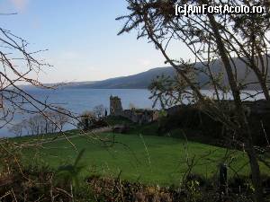 [P38] Castelul Urquhart, pe malul Loch Ness-ului, văzut din punctul recomandat de scoțianul cel amabil!  » foto by ariciu*
 - 
<span class="allrVoted glyphicon glyphicon-heart hidden" id="av574243"></span>
<a class="m-l-10 hidden" id="sv574243" onclick="voting_Foto_DelVot(,574243,5887)" role="button">șterge vot <span class="glyphicon glyphicon-remove"></span></a>
<a id="v9574243" class=" c-red"  onclick="voting_Foto_SetVot(574243)" role="button"><span class="glyphicon glyphicon-heart-empty"></span> <b>LIKE</b> = Votează poza</a> <img class="hidden"  id="f574243W9" src="/imagini/loader.gif" border="0" /><span class="AjErrMes hidden" id="e574243ErM"></span>