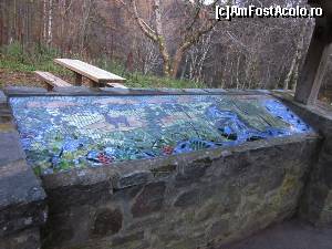 [P04] Imediat după ce intri pe poteca din dreapta apare acest superb mozaic cu vietățile naturii scoțiene protejate prin lege » foto by ariciu*
 - 
<span class="allrVoted glyphicon glyphicon-heart hidden" id="av574209"></span>
<a class="m-l-10 hidden" id="sv574209" onclick="voting_Foto_DelVot(,574209,5887)" role="button">șterge vot <span class="glyphicon glyphicon-remove"></span></a>
<a id="v9574209" class=" c-red"  onclick="voting_Foto_SetVot(574209)" role="button"><span class="glyphicon glyphicon-heart-empty"></span> <b>LIKE</b> = Votează poza</a> <img class="hidden"  id="f574209W9" src="/imagini/loader.gif" border="0" /><span class="AjErrMes hidden" id="e574209ErM"></span>