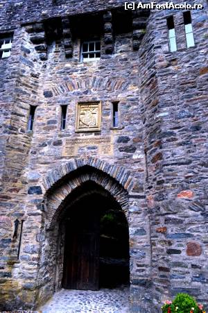 [P37] Castelul Eilean Donan - intrarea, cu blazonul » foto by makuy*
 - 
<span class="allrVoted glyphicon glyphicon-heart hidden" id="av653524"></span>
<a class="m-l-10 hidden" id="sv653524" onclick="voting_Foto_DelVot(,653524,5887)" role="button">șterge vot <span class="glyphicon glyphicon-remove"></span></a>
<a id="v9653524" class=" c-red"  onclick="voting_Foto_SetVot(653524)" role="button"><span class="glyphicon glyphicon-heart-empty"></span> <b>LIKE</b> = Votează poza</a> <img class="hidden"  id="f653524W9" src="/imagini/loader.gif" border="0" /><span class="AjErrMes hidden" id="e653524ErM"></span>