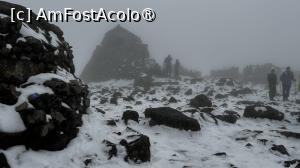 [P27] Pe Ben Nevis. În planul doi se vede refugiu de pe vârf, un loc cam neatrăgător în interior » foto by Mika
 - 
<span class="allrVoted glyphicon glyphicon-heart hidden" id="av1486939"></span>
<a class="m-l-10 hidden" id="sv1486939" onclick="voting_Foto_DelVot(,1486939,5887)" role="button">șterge vot <span class="glyphicon glyphicon-remove"></span></a>
<a id="v91486939" class=" c-red"  onclick="voting_Foto_SetVot(1486939)" role="button"><span class="glyphicon glyphicon-heart-empty"></span> <b>LIKE</b> = Votează poza</a> <img class="hidden"  id="f1486939W9" src="/imagini/loader.gif" border="0" /><span class="AjErrMes hidden" id="e1486939ErM"></span>