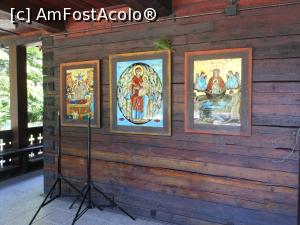 [P22] Bucuresti - Biserica "Pogorarea Sfantului Duh" - Parc Titan. La exterior, icoane pictate pe sticla. » foto by iulianic
 - 
<span class="allrVoted glyphicon glyphicon-heart hidden" id="av1303046"></span>
<a class="m-l-10 hidden" id="sv1303046" onclick="voting_Foto_DelVot(,1303046,5894)" role="button">șterge vot <span class="glyphicon glyphicon-remove"></span></a>
<a id="v91303046" class=" c-red"  onclick="voting_Foto_SetVot(1303046)" role="button"><span class="glyphicon glyphicon-heart-empty"></span> <b>LIKE</b> = Votează poza</a> <img class="hidden"  id="f1303046W9" src="/imagini/loader.gif" border="0" /><span class="AjErrMes hidden" id="e1303046ErM"></span>