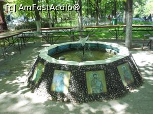 [P25] Bucuresti - Biserica "Pogorarea Sfantului Duh" - Parc Titan. Arteziana cu icoane pictate pe sticla. » foto by iulianic
 - 
<span class="allrVoted glyphicon glyphicon-heart hidden" id="av1303049"></span>
<a class="m-l-10 hidden" id="sv1303049" onclick="voting_Foto_DelVot(,1303049,5894)" role="button">șterge vot <span class="glyphicon glyphicon-remove"></span></a>
<a id="v91303049" class=" c-red"  onclick="voting_Foto_SetVot(1303049)" role="button"><span class="glyphicon glyphicon-heart-empty"></span> <b>LIKE</b> = Votează poza</a> <img class="hidden"  id="f1303049W9" src="/imagini/loader.gif" border="0" /><span class="AjErrMes hidden" id="e1303049ErM"></span>