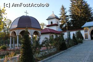 [P69] Mănăstirea Sf. Nicolae Sitaru, Fântâna, Pangarul și Turnul Clopotniță » foto by mprofeanu
 - 
<span class="allrVoted glyphicon glyphicon-heart hidden" id="av1207100"></span>
<a class="m-l-10 hidden" id="sv1207100" onclick="voting_Foto_DelVot(,1207100,5894)" role="button">șterge vot <span class="glyphicon glyphicon-remove"></span></a>
<a id="v91207100" class=" c-red"  onclick="voting_Foto_SetVot(1207100)" role="button"><span class="glyphicon glyphicon-heart-empty"></span> <b>LIKE</b> = Votează poza</a> <img class="hidden"  id="f1207100W9" src="/imagini/loader.gif" border="0" /><span class="AjErrMes hidden" id="e1207100ErM"></span>