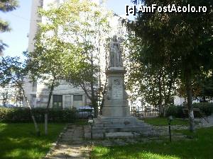 [P22] Statuia Domnitei Balasa vegheaza curtea bisericii.  » foto by Floria
 - 
<span class="allrVoted glyphicon glyphicon-heart hidden" id="av380598"></span>
<a class="m-l-10 hidden" id="sv380598" onclick="voting_Foto_DelVot(,380598,5894)" role="button">șterge vot <span class="glyphicon glyphicon-remove"></span></a>
<a id="v9380598" class=" c-red"  onclick="voting_Foto_SetVot(380598)" role="button"><span class="glyphicon glyphicon-heart-empty"></span> <b>LIKE</b> = Votează poza</a> <img class="hidden"  id="f380598W9" src="/imagini/loader.gif" border="0" /><span class="AjErrMes hidden" id="e380598ErM"></span>