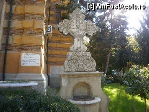 [P08] Cruce bogat ornamentata din gradina bisericii.  » foto by Floria
 - 
<span class="allrVoted glyphicon glyphicon-heart hidden" id="av380570"></span>
<a class="m-l-10 hidden" id="sv380570" onclick="voting_Foto_DelVot(,380570,5894)" role="button">șterge vot <span class="glyphicon glyphicon-remove"></span></a>
<a id="v9380570" class=" c-red"  onclick="voting_Foto_SetVot(380570)" role="button"><span class="glyphicon glyphicon-heart-empty"></span> <b>LIKE</b> = Votează poza</a> <img class="hidden"  id="f380570W9" src="/imagini/loader.gif" border="0" /><span class="AjErrMes hidden" id="e380570ErM"></span>