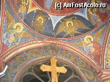 [P12] Biserica Icoanei - pictura in pridvor » foto by magdalena
 - 
<span class="allrVoted glyphicon glyphicon-heart hidden" id="av84318"></span>
<a class="m-l-10 hidden" id="sv84318" onclick="voting_Foto_DelVot(,84318,5894)" role="button">șterge vot <span class="glyphicon glyphicon-remove"></span></a>
<a id="v984318" class=" c-red"  onclick="voting_Foto_SetVot(84318)" role="button"><span class="glyphicon glyphicon-heart-empty"></span> <b>LIKE</b> = Votează poza</a> <img class="hidden"  id="f84318W9" src="/imagini/loader.gif" border="0" /><span class="AjErrMes hidden" id="e84318ErM"></span>