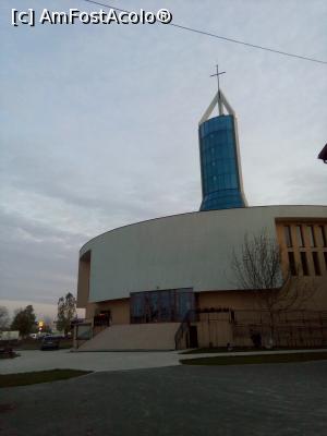 [P29] Biserica Sfantul Francisc de Assisi – Bucuresti, in plan departat se distinge firma luminoasa McDonald's » foto by danaeldreny*
 - 
<span class="allrVoted glyphicon glyphicon-heart hidden" id="av846960"></span>
<a class="m-l-10 hidden" id="sv846960" onclick="voting_Foto_DelVot(,846960,5894)" role="button">șterge vot <span class="glyphicon glyphicon-remove"></span></a>
<a id="v9846960" class=" c-red"  onclick="voting_Foto_SetVot(846960)" role="button"><span class="glyphicon glyphicon-heart-empty"></span> <b>LIKE</b> = Votează poza</a> <img class="hidden"  id="f846960W9" src="/imagini/loader.gif" border="0" /><span class="AjErrMes hidden" id="e846960ErM"></span>