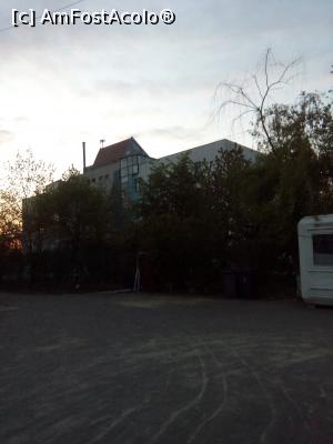 [P40] Vedere din curtea Bisericii Sfantul Francisc de Assisi – Bucuresti, spre Agentia pentru Protectia Mediului » foto by danaeldreny*
 - 
<span class="allrVoted glyphicon glyphicon-heart hidden" id="av846971"></span>
<a class="m-l-10 hidden" id="sv846971" onclick="voting_Foto_DelVot(,846971,5894)" role="button">șterge vot <span class="glyphicon glyphicon-remove"></span></a>
<a id="v9846971" class=" c-red"  onclick="voting_Foto_SetVot(846971)" role="button"><span class="glyphicon glyphicon-heart-empty"></span> <b>LIKE</b> = Votează poza</a> <img class="hidden"  id="f846971W9" src="/imagini/loader.gif" border="0" /><span class="AjErrMes hidden" id="e846971ErM"></span>