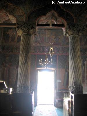 [P10] Ieşire din biserica Sf. Elefterie Vechi » foto by Michi
 - 
<span class="allrVoted glyphicon glyphicon-heart hidden" id="av560628"></span>
<a class="m-l-10 hidden" id="sv560628" onclick="voting_Foto_DelVot(,560628,5894)" role="button">șterge vot <span class="glyphicon glyphicon-remove"></span></a>
<a id="v9560628" class=" c-red"  onclick="voting_Foto_SetVot(560628)" role="button"><span class="glyphicon glyphicon-heart-empty"></span> <b>LIKE</b> = Votează poza</a> <img class="hidden"  id="f560628W9" src="/imagini/loader.gif" border="0" /><span class="AjErrMes hidden" id="e560628ErM"></span>