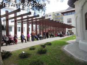 [P07] La slujba de Florii, bătrânii stau pe bănci în curte » foto by Michi
 - 
<span class="allrVoted glyphicon glyphicon-heart hidden" id="av847899"></span>
<a class="m-l-10 hidden" id="sv847899" onclick="voting_Foto_DelVot(,847899,5894)" role="button">șterge vot <span class="glyphicon glyphicon-remove"></span></a>
<a id="v9847899" class=" c-red"  onclick="voting_Foto_SetVot(847899)" role="button"><span class="glyphicon glyphicon-heart-empty"></span> <b>LIKE</b> = Votează poza</a> <img class="hidden"  id="f847899W9" src="/imagini/loader.gif" border="0" /><span class="AjErrMes hidden" id="e847899ErM"></span>