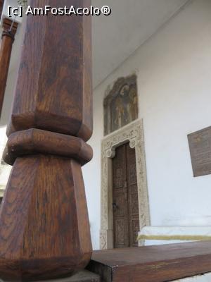 [P16] Un frumos ancadrament de piatră și o ușă superbă - Biserica Bucur Ciobanul.  » foto by tata123 🔱
 - 
<span class="allrVoted glyphicon glyphicon-heart hidden" id="av833033"></span>
<a class="m-l-10 hidden" id="sv833033" onclick="voting_Foto_DelVot(,833033,5894)" role="button">șterge vot <span class="glyphicon glyphicon-remove"></span></a>
<a id="v9833033" class=" c-red"  onclick="voting_Foto_SetVot(833033)" role="button"><span class="glyphicon glyphicon-heart-empty"></span> <b>LIKE</b> = Votează poza</a> <img class="hidden"  id="f833033W9" src="/imagini/loader.gif" border="0" /><span class="AjErrMes hidden" id="e833033ErM"></span>