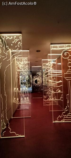 [P18] Instalație interactivă dedicată rochiei purtate de Maria Filotti în spectacolul <i>Fântâna Blanduziei</i> (1907). » foto by tata123 🔱
 - 
<span class="allrVoted glyphicon glyphicon-heart hidden" id="av1410164"></span>
<a class="m-l-10 hidden" id="sv1410164" onclick="voting_Foto_DelVot(,1410164,5895)" role="button">șterge vot <span class="glyphicon glyphicon-remove"></span></a>
<a id="v91410164" class=" c-red"  onclick="voting_Foto_SetVot(1410164)" role="button"><span class="glyphicon glyphicon-heart-empty"></span> <b>LIKE</b> = Votează poza</a> <img class="hidden"  id="f1410164W9" src="/imagini/loader.gif" border="0" /><span class="AjErrMes hidden" id="e1410164ErM"></span>