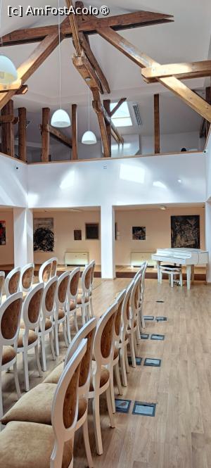 [P18] Spațiu de evenimente - mansardă. » foto by tata123 🔱
 - 
<span class="allrVoted glyphicon glyphicon-heart hidden" id="av1503662"></span>
<a class="m-l-10 hidden" id="sv1503662" onclick="voting_Foto_DelVot(,1503662,5895)" role="button">șterge vot <span class="glyphicon glyphicon-remove"></span></a>
<a id="v91503662" class=" c-red"  onclick="voting_Foto_SetVot(1503662)" role="button"><span class="glyphicon glyphicon-heart-empty"></span> <b>LIKE</b> = Votează poza</a> <img class="hidden"  id="f1503662W9" src="/imagini/loader.gif" border="0" /><span class="AjErrMes hidden" id="e1503662ErM"></span>