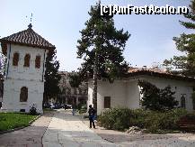 [P09] În spatele Bisericii ”Sfinții Arhangheli Mihail și Gavril” se află clopotnița lăcașului de cult, construită în anul 1923 de către Nedelcu și Ana Chercea, conform inscripției de pe treapta cimentată.  » foto by Floryn81
 - 
<span class="allrVoted glyphicon glyphicon-heart hidden" id="av413525"></span>
<a class="m-l-10 hidden" id="sv413525" onclick="voting_Foto_DelVot(,413525,5899)" role="button">șterge vot <span class="glyphicon glyphicon-remove"></span></a>
<a id="v9413525" class=" c-red"  onclick="voting_Foto_SetVot(413525)" role="button"><span class="glyphicon glyphicon-heart-empty"></span> <b>LIKE</b> = Votează poza</a> <img class="hidden"  id="f413525W9" src="/imagini/loader.gif" border="0" /><span class="AjErrMes hidden" id="e413525ErM"></span>