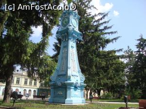 [P43] Am traversat și am ajuns lângă ceasul monumental de culoare albastră, unul dintre simbolurile orașului. Având în spate o istorie de peste 100 de ani (este realizat în anul 1909), acest ceas reprezintă o creație a lui Carol Sakar din Praga.  » foto by Floryn81
 - 
<span class="allrVoted glyphicon glyphicon-heart hidden" id="av748629"></span>
<a class="m-l-10 hidden" id="sv748629" onclick="voting_Foto_DelVot(,748629,5899)" role="button">șterge vot <span class="glyphicon glyphicon-remove"></span></a>
<a id="v9748629" class=" c-red"  onclick="voting_Foto_SetVot(748629)" role="button"><span class="glyphicon glyphicon-heart-empty"></span> <b>LIKE</b> = Votează poza</a> <img class="hidden"  id="f748629W9" src="/imagini/loader.gif" border="0" /><span class="AjErrMes hidden" id="e748629ErM"></span>