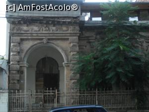 [P08] O casă frumoasă lângă CasaSolomon, pe bulevardul Cuza. Observați ușa grosolană și, la mansardă, termopane.  » foto by Zoazore
 - 
<span class="allrVoted glyphicon glyphicon-heart hidden" id="av777052"></span>
<a class="m-l-10 hidden" id="sv777052" onclick="voting_Foto_DelVot(,777052,5899)" role="button">șterge vot <span class="glyphicon glyphicon-remove"></span></a>
<a id="v9777052" class=" c-red"  onclick="voting_Foto_SetVot(777052)" role="button"><span class="glyphicon glyphicon-heart-empty"></span> <b>LIKE</b> = Votează poza</a> <img class="hidden"  id="f777052W9" src="/imagini/loader.gif" border="0" /><span class="AjErrMes hidden" id="e777052ErM"></span>