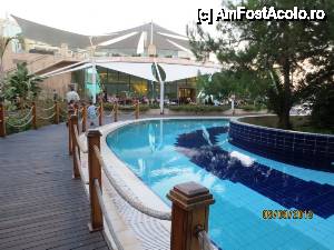 [P05] Piscina ce inconjoara hotelul, in stanga e u n iaz si in fata restaurantul » foto by adighh
 - 
<span class="allrVoted glyphicon glyphicon-heart hidden" id="av477555"></span>
<a class="m-l-10 hidden" id="sv477555" onclick="voting_Foto_DelVot(,477555,5920)" role="button">șterge vot <span class="glyphicon glyphicon-remove"></span></a>
<a id="v9477555" class=" c-red"  onclick="voting_Foto_SetVot(477555)" role="button"><span class="glyphicon glyphicon-heart-empty"></span> <b>LIKE</b> = Votează poza</a> <img class="hidden"  id="f477555W9" src="/imagini/loader.gif" border="0" /><span class="AjErrMes hidden" id="e477555ErM"></span>