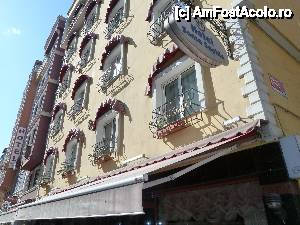 [P03] vedere exterioara asupra hotelului. Am uitat sa spun ca nu este loc de parcare. Daca veniti cu masina nu prea recomand sa ajungeti in cartierul vechi, circulatia e foarte dificila » foto by Lumi
 - 
<span class="allrVoted glyphicon glyphicon-heart hidden" id="av412746"></span>
<a class="m-l-10 hidden" id="sv412746" onclick="voting_Foto_DelVot(,412746,5921)" role="button">șterge vot <span class="glyphicon glyphicon-remove"></span></a>
<a id="v9412746" class=" c-red"  onclick="voting_Foto_SetVot(412746)" role="button"><span class="glyphicon glyphicon-heart-empty"></span> <b>LIKE</b> = Votează poza</a> <img class="hidden"  id="f412746W9" src="/imagini/loader.gif" border="0" /><span class="AjErrMes hidden" id="e412746ErM"></span>