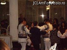[P18] Tinerii dansatori au invitat si clientii la dans. » foto by corinka
 - 
<span class="allrVoted glyphicon glyphicon-heart hidden" id="av80312"></span>
<a class="m-l-10 hidden" id="sv80312" onclick="voting_Foto_DelVot(,80312,5924)" role="button">șterge vot <span class="glyphicon glyphicon-remove"></span></a>
<a id="v980312" class=" c-red"  onclick="voting_Foto_SetVot(80312)" role="button"><span class="glyphicon glyphicon-heart-empty"></span> <b>LIKE</b> = Votează poza</a> <img class="hidden"  id="f80312W9" src="/imagini/loader.gif" border="0" /><span class="AjErrMes hidden" id="e80312ErM"></span>