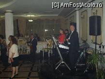 [P20] In fiecare seara, formatia restaurantului isi sustinea recitalul. » foto by corinka
 - 
<span class="allrVoted glyphicon glyphicon-heart hidden" id="av80316"></span>
<a class="m-l-10 hidden" id="sv80316" onclick="voting_Foto_DelVot(,80316,5924)" role="button">șterge vot <span class="glyphicon glyphicon-remove"></span></a>
<a id="v980316" class=" c-red"  onclick="voting_Foto_SetVot(80316)" role="button"><span class="glyphicon glyphicon-heart-empty"></span> <b>LIKE</b> = Votează poza</a> <img class="hidden"  id="f80316W9" src="/imagini/loader.gif" border="0" /><span class="AjErrMes hidden" id="e80316ErM"></span>